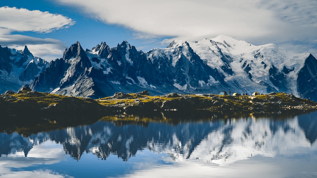 Découvrez les plus beaux treks de France à explorer absolument, des paysages époustouflants et des sentiers incontournables pour les amateurs de randonnée et de nature.